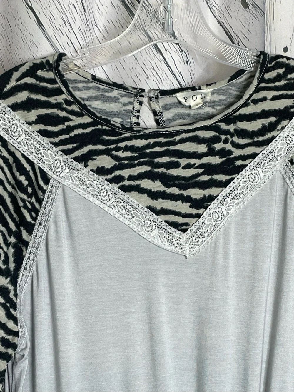 POL top grey bodice lace-trimmed V-neckline and zebra-print raglan sleeves S - Picture 2 of 8